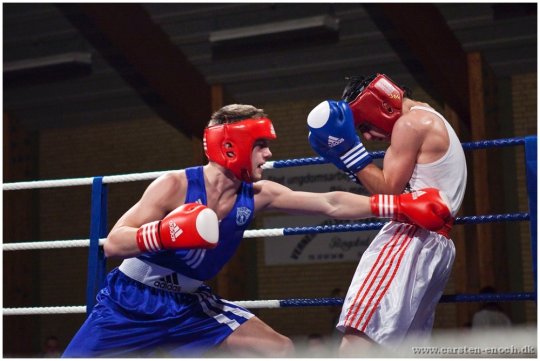 Line Thygesen RBK. (bl shorts)  vs. Gry Espersen Jyllinge Boxing Team.
Billedet fra Hvidovre Box Cup 2009